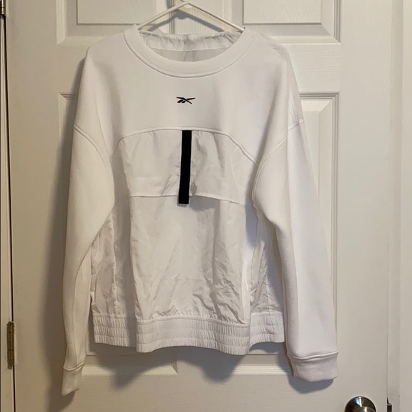 Reebok sweater never worn✨ - Picture 1 of 3